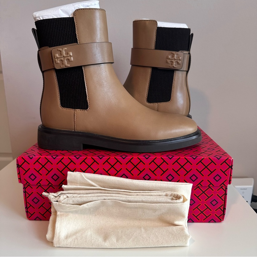 NIB Tory Burch Embossed leather Chelsea boots Size 7